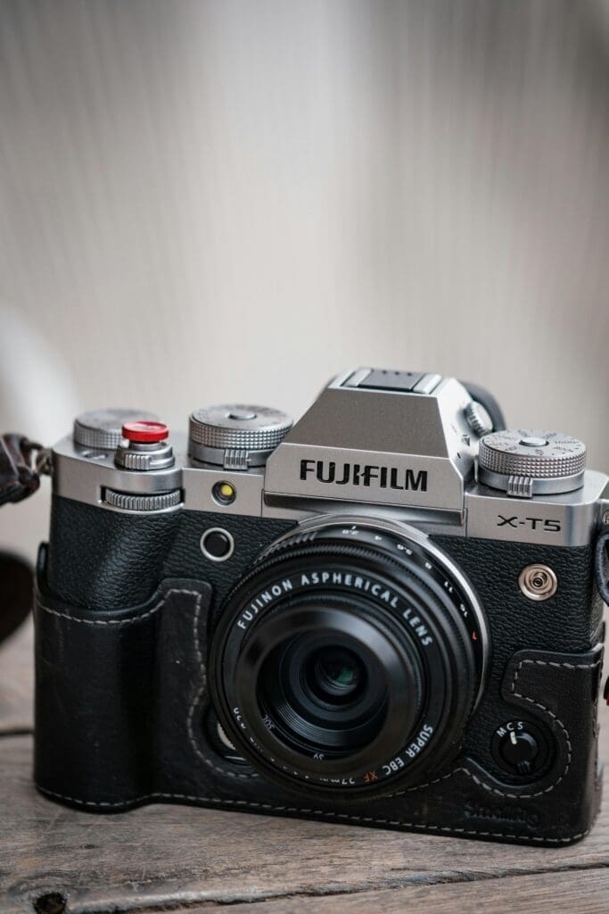 R.Riveter Handbags Complete Guide to Styling Materials and Care R.Riveter Handbags Complete Guide to Styling Materials and Care